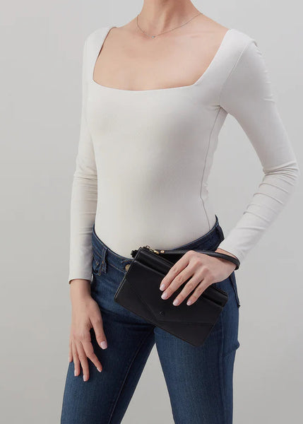 Goldie Wristlet [PN-81169BLK]